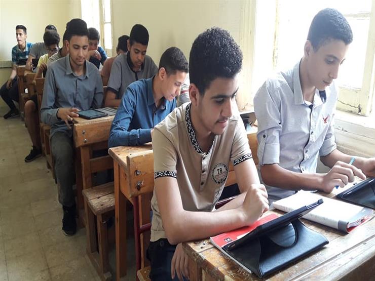 تعليم القليوبية: 76% من طلاب أولى ثانوي أدوا امتحان اللغة الأجنبية الثانية بالتابلت تعليم القليوبية: 76% من طلاب أولى ثانوي أدوا امتحان اللغة الأجنبية الثانية بالتابلت