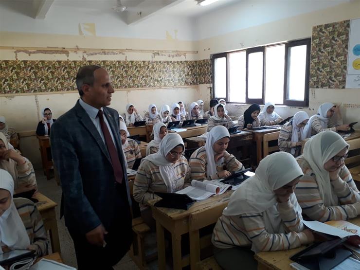 طلاب أولى ثانوي بالفيوم يعترضون على امتحان اللغة.. ووكيل التعليم: لا خوف عليكم طلاب أولى ثانوي بالفيوم يعترضون على امتحان اللغة.. ووكيل التعليم: لا خوف عليكم