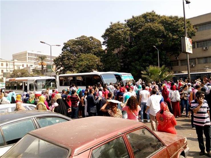 بالفيديو.. وقفة طلابية أمام "التعليم" اعتراضًا على "الثانوية المعدل" بالفيديو.. وقفة طلابية أمام "التعليم" اعتراضًا على "الثانوية المعدل"