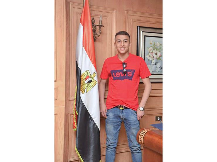 "الهجرة" تكرم المراهق المصري بعد إنقاذه 51 طالبًا من الموت بإيطاليا "الهجرة" تكرم المراهق المصري بعد إنقاذه 51 طالبًا من الموت بإيطاليا