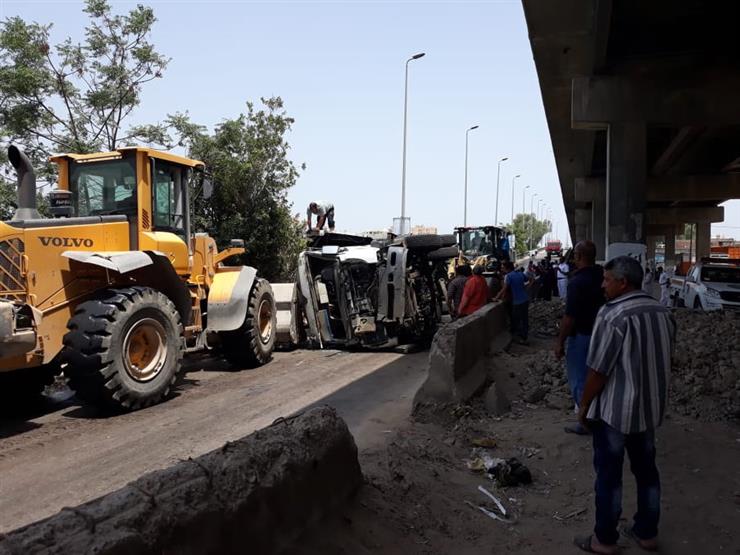 انقلاب سيارة قمامة من أعلي كوبري أبيس بالإسكندرية انقلاب سيارة قمامة من أعلي كوبري أبيس بالإسكندرية