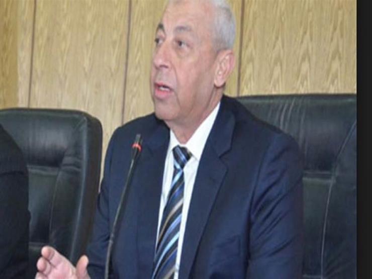 محافظ أسوان يوجه بمكافحة تجمعات الجراد التي ظهرت جنوب البلاد محافظ أسوان يوجه بمكافحة تجمعات الجراد التي ظهرت جنوب البلاد
