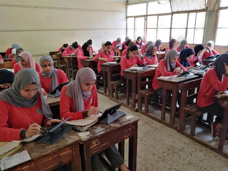 طلاب أولى ثانوي يشكون من "قلم التابلت": بيعلق وضيع وقت الامتحان طلاب أولى ثانوي يشكون من "قلم التابلت": بيعلق وضيع وقت الامتحان