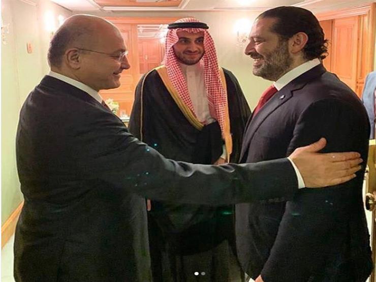 نجل رئيس وزراء لبنان يحضر القمة العربية بالزي السعودي نجل رئيس وزراء لبنان يحضر القمة العربية بالزي السعودي