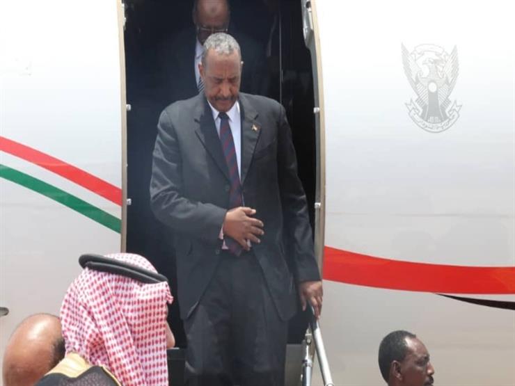 البرهان بالزي المدني في القمة العربية: السودان يقف مع السعودية البرهان بالزي المدني في القمة العربية: السودان يقف مع السعودية