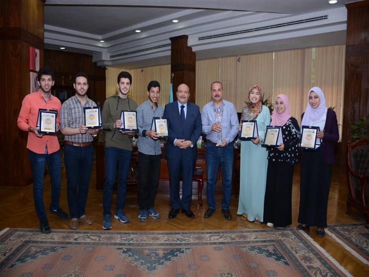رئيس جامعة طنطا يكرم الطلاب الفائزين في مسابقة "العباقرة" رئيس جامعة طنطا يكرم الطلاب الفائزين في مسابقة "العباقرة"