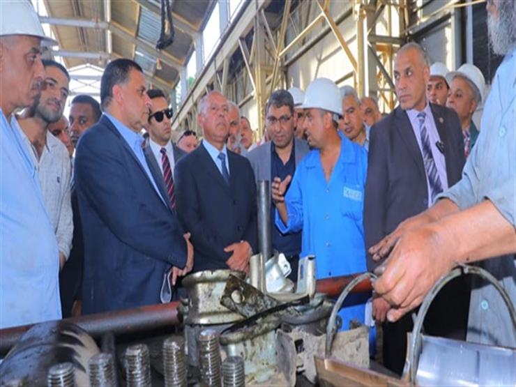 وزير النقل يتابع صيانة الجرارات والتجهيز اليومي لعربات الركاب بورش الفرز للسكك الحديدية وزير النقل يتابع صيانة الجرارات والتجهيز اليومي لعربات الركاب بورش الفرز للسكك الحديدية