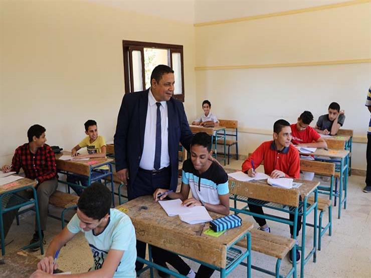 وكيل تعليم الوادي الجديد: امتحانات الشهادة الإعدادية مرت في هدوء وكيل تعليم الوادي الجديد: امتحانات الشهادة الإعدادية مرت في هدوء