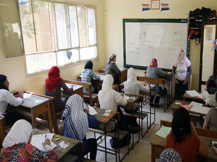 سكبت عليها بنزين.. طالبة الثانوي تتهم زميلتها بإشعال النار فيها لمنعها عن الامتحان سكبت عليها بنزين.. طالبة الثانوي تتهم زميلتها بإشعال النار فيها لمنعها عن الامتحان