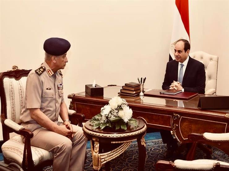 السيسي يجتمع بوزير الدفاع.. ويشيد ببطولات القوات المسلحة السيسي يجتمع بوزير الدفاع.. ويشيد ببطولات القوات المسلحة