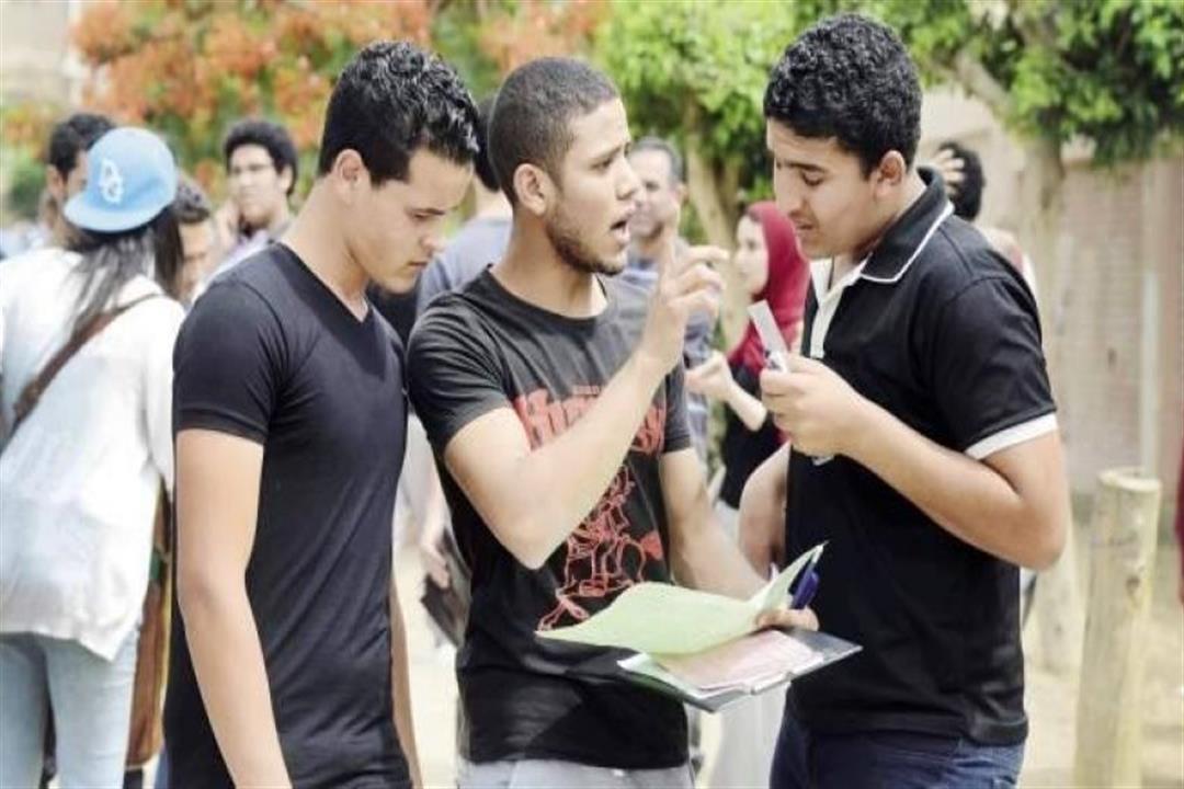 بين الإغماءات والتشنجات.. 371 حالة مرضية في ثالث امتحانات الثانوية العامة بين الإغماءات والتشنجات.. 371 حالة مرضية في ثالث امتحانات الثانوية العامة