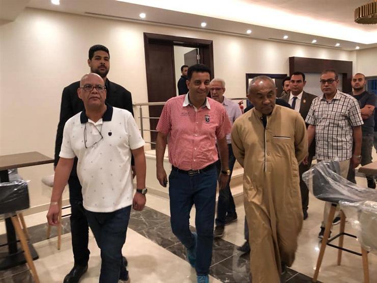 أحمد أحمد يتابع تحضيرات الافتتاح في ستاد القاهرة أحمد أحمد يتابع تحضيرات الافتتاح في ستاد القاهرة