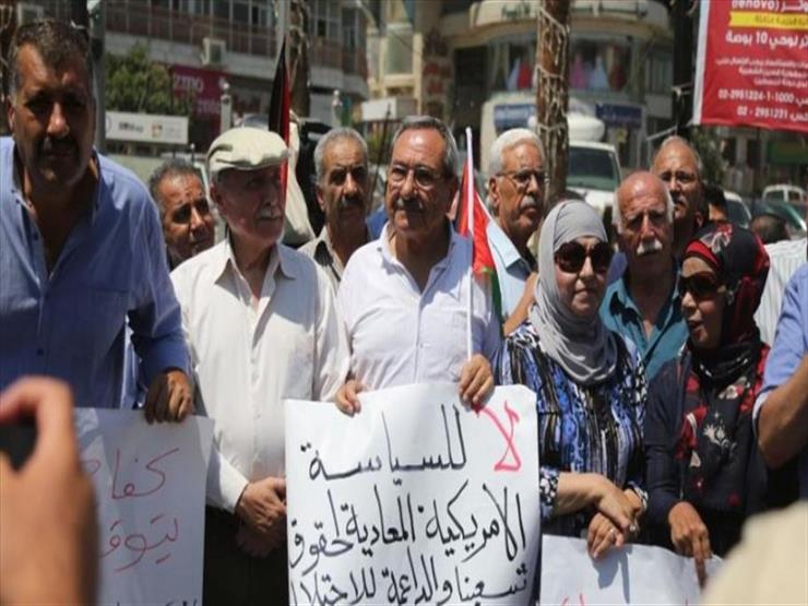 وقفة احتجاجية وسط رام الله رفضًا لمخططات القضاء على القضية الفلسطينية وقفة احتجاجية وسط رام الله رفضًا لمخططات القضاء على القضية الفلسطينية