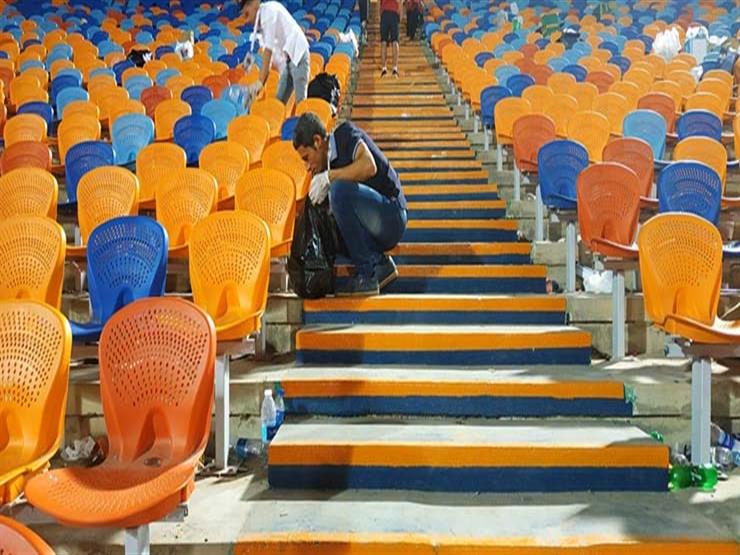 مستوحاة من اليابان.. 4 مصريين ينظفون استاد القاهرة بعد مباراة مصر وزيمبابوي مستوحاة من اليابان.. 4 مصريين ينظفون استاد القاهرة بعد مباراة مصر وزيمبابوي
