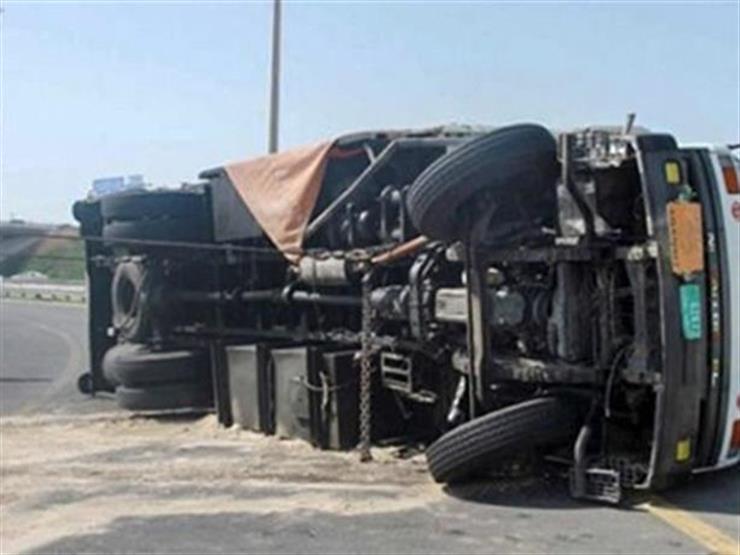 في طريقهم إلى حفل زفاف.. إصابة 19 شخصًا إثر انقلاب سيارة بأسوان في طريقهم إلى حفل زفاف.. إصابة 19 شخصًا إثر انقلاب سيارة بأسوان