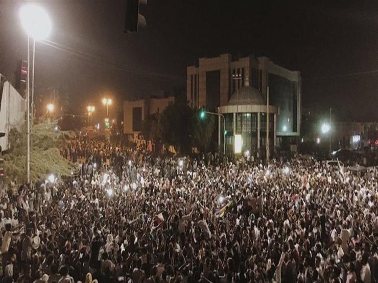 اقتحام مقر اعتصام الخرطوم.. و"المهنين السودانيين" يتهم الجيش اقتحام مقر اعتصام الخرطوم.. و"المهنين السودانيين" يتهم الجيش
