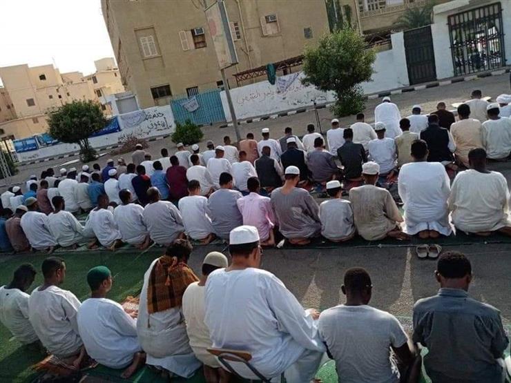 السودان:انقسام ديني بنكهة السياسة..المعارضة تصلي العيد والحكومة صائمة (فيديو وصور) السودان:انقسام ديني بنكهة السياسة..المعارضة تصلي العيد والحكومة صائمة (فيديو وصور)