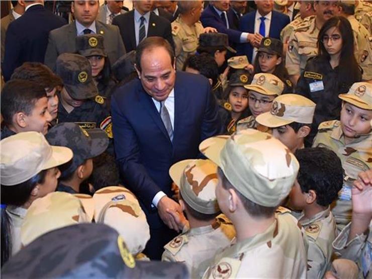 السيسي يشارك أُسر وأبناء الشهداء والمصابين احتفالات عيد الفطر المبارك بمركز المنارة للمؤتمرات السيسي يشارك أُسر وأبناء الشهداء والمصابين احتفالات عيد الفطر المبارك بمركز المنارة للمؤتمرات