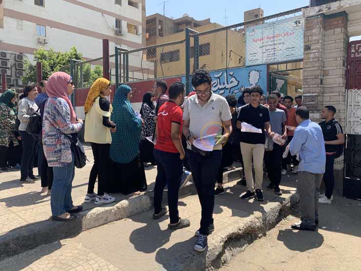 "من الدار للنار".. حكاية طلاب الثانوية العامة مع امتحان "العربي" "من الدار للنار".. حكاية طلاب الثانوية العامة مع امتحان "العربي"