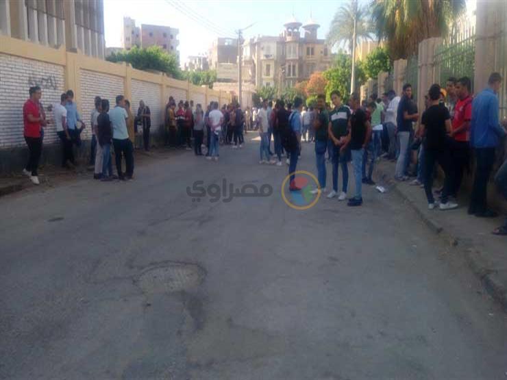 إصابة 3 طلاب بالإغماء والإجهاد الحراري داخل لجان الثانوية العامة بقنا إصابة 3 طلاب بالإغماء والإجهاد الحراري داخل لجان الثانوية العامة بقنا