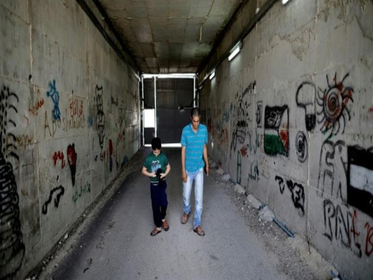 معاناة عائلة فلسطينية تعيش معزولة بسبب الجدار الفاصل في الضفة الغربية المحتلة معاناة عائلة فلسطينية تعيش معزولة بسبب الجدار الفاصل في الضفة الغربية المحتلة