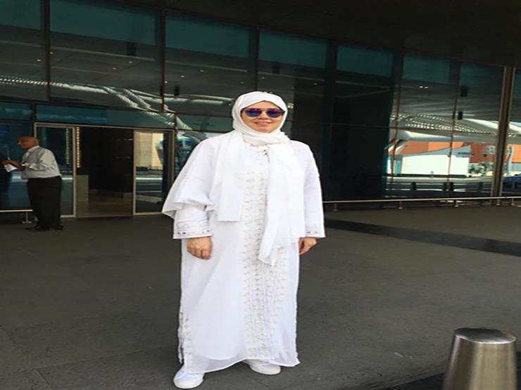 رانيا فريد شوقي تؤدي مناسك العمرة: "شفت أبويا بيطوف بالكعبة" رانيا فريد شوقي تؤدي مناسك العمرة: "شفت أبويا بيطوف بالكعبة"