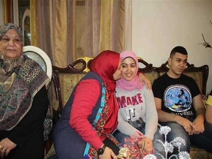 الأولى على الثانوية العامة "دمج": سألتحق بـ"ألسن هولندي".. ومثلي الأعلى نجيب محفوظ الأولى على الثانوية العامة "دمج": سألتحق بـ"ألسن هولندي".. ومثلي الأعلى نجيب محفوظ