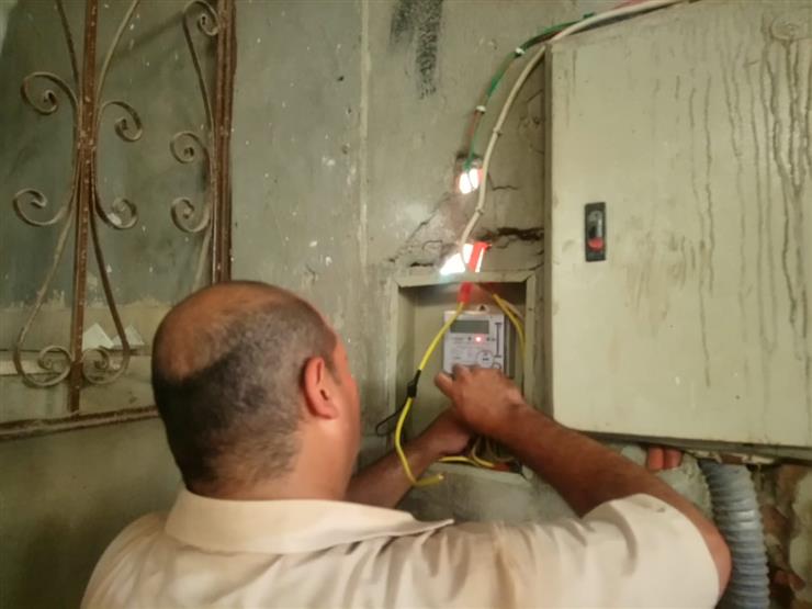 جهاز مدينة العبور يشُن حملات لغلق المحال المخالفة جهاز مدينة العبور يشُن حملات لغلق المحال المخالفة