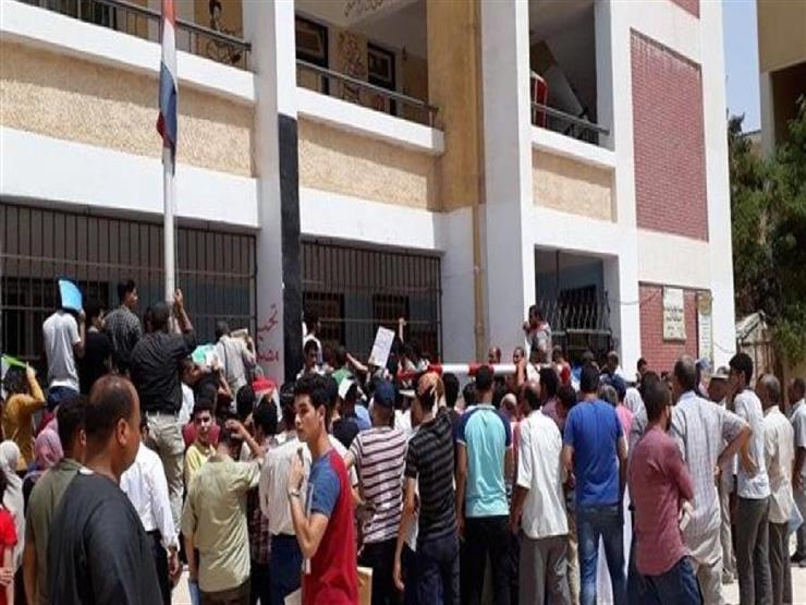 طلاب الثانوية يواصلون تقديم التظلمات على النتائج لليوم الثالث على التوالي طلاب الثانوية يواصلون تقديم التظلمات على النتائج لليوم الثالث على التوالي