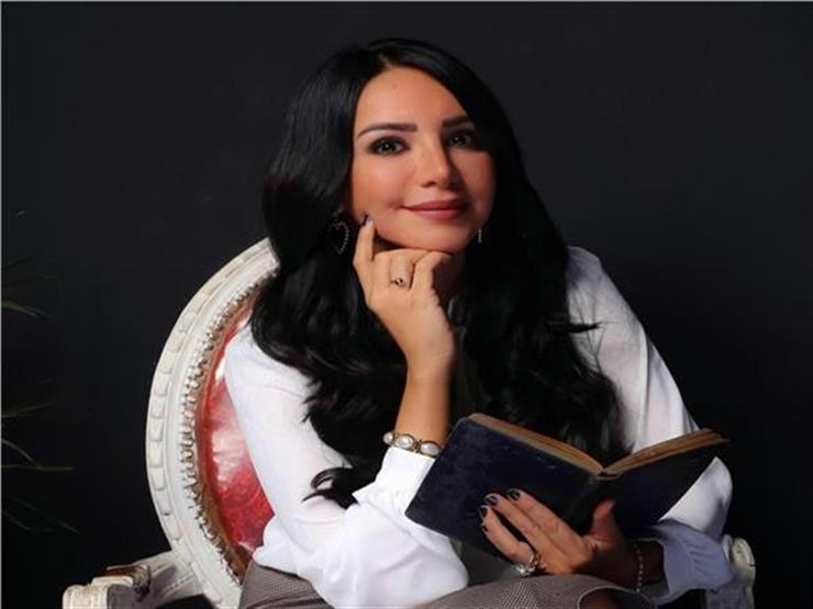 مؤلفة "بلا دليل": معظم شخصيات المسلسل غير أسوياء.. وأستمتع بالتوغل في قصصهم مؤلفة "بلا دليل": معظم شخصيات المسلسل غير أسوياء.. وأستمتع بالتوغل في قصصهم