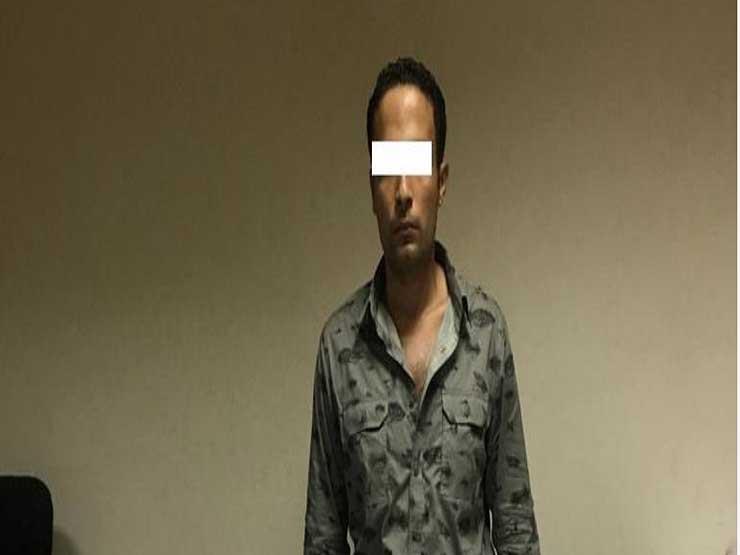 الطيار المزيف في قبضة الأمن.. حاول الحصول على مليون جنيه من البنوك بأوراق مزورة الطيار المزيف في قبضة الأمن.. حاول الحصول على مليون جنيه من البنوك بأوراق مزورة