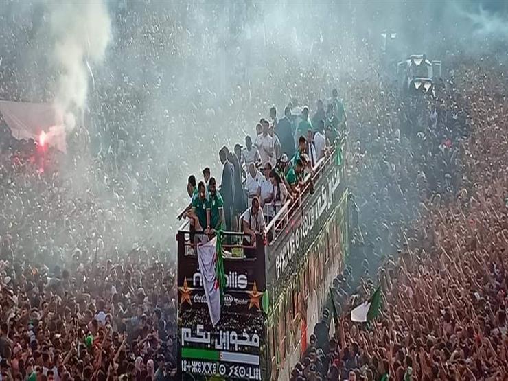 الجماهير الجزائرية تستقبل محاربي الصحراء بعد التتويج بكأس الأمم الأفريقية الجماهير الجزائرية تستقبل محاربي الصحراء بعد التتويج بكأس الأمم الأفريقية