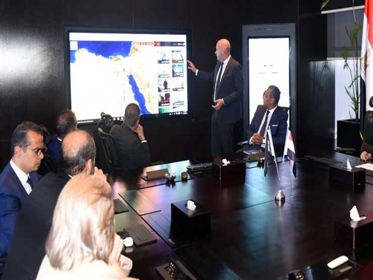 الاستثمار تعرض فرص المشروعات على كبار المستثمرين في قطاع السياحة الاستثمار تعرض فرص المشروعات على كبار المستثمرين في قطاع السياحة