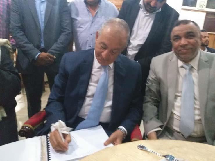 بحضور محافظ البحر الأحمر.. رئيس القطاع الديني بالأوقاف يحتفل بزفاف ابنته -صور بحضور محافظ البحر الأحمر.. رئيس القطاع الديني بالأوقاف يحتفل بزفاف ابنته -صور