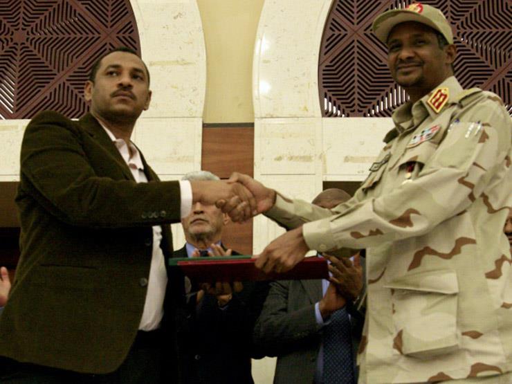 حول العالم في 24 ساعة: المجلس العسكري والحرية والتغيير يوقعان اتفاق السودان حول العالم في 24 ساعة: المجلس العسكري والحرية والتغيير يوقعان اتفاق السودان