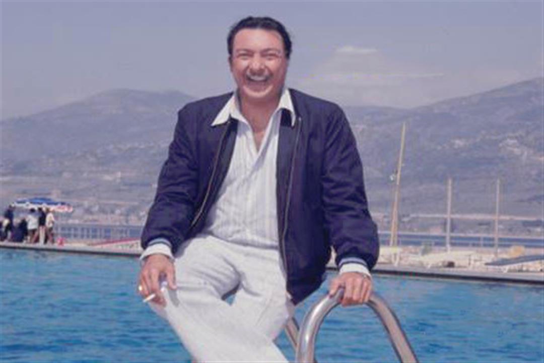 رشدي أباظة.. "الدنجوان" الذي أوصى بفرش تربته بـ"الحنة" رشدي أباظة.. "الدنجوان" الذي أوصى بفرش تربته بـ"الحنة"