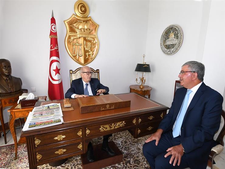صاحب آخر صورة معه.. وزير الدفاع "الطبيب" مرشح لخلافة رئيس تونس صاحب آخر صورة معه.. وزير الدفاع "الطبيب" مرشح لخلافة رئيس تونس