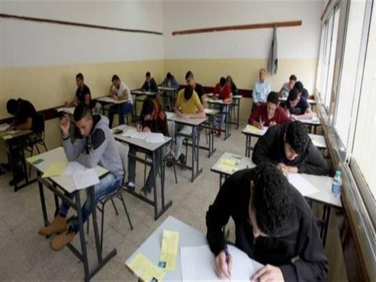 محافظ الفيوم يُكرم الثانية على الجمهورية في الثانوية العامة محافظ الفيوم يُكرم الثانية على الجمهورية في الثانوية العامة