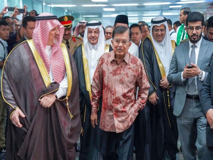 "طريق مكة".. 410 حُجاج إندونيسيين يُغادرون إلى السعودية لأداء الفريضة "طريق مكة".. 410 حُجاج إندونيسيين يُغادرون إلى السعودية لأداء الفريضة