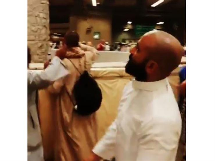 فيديو| أحمد سعد يرمي الجمرات: "عارف إن الشيطان هيزعل" فيديو| أحمد سعد يرمي الجمرات: "عارف إن الشيطان هيزعل"