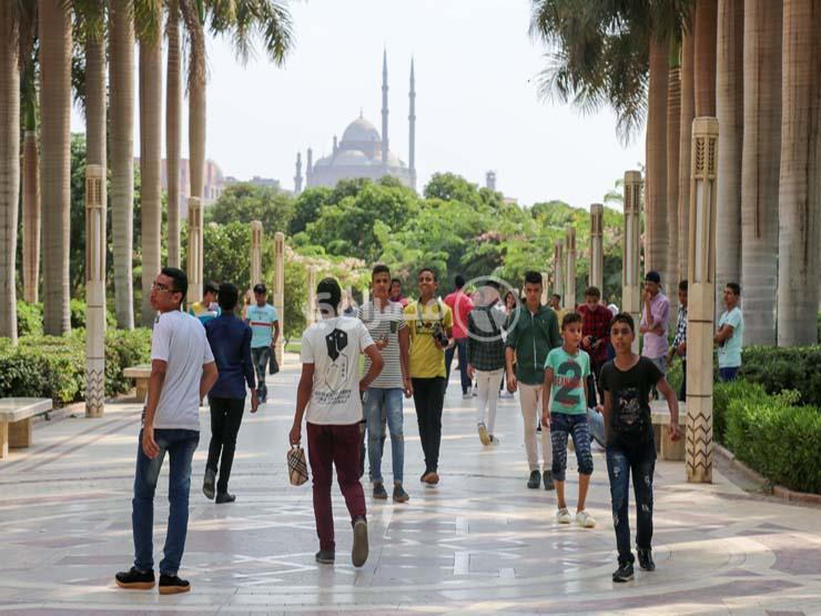 إقبال كثيف على حديقة الأزهر في رابع أيام العيد إقبال كثيف على حديقة الأزهر في رابع أيام العيد