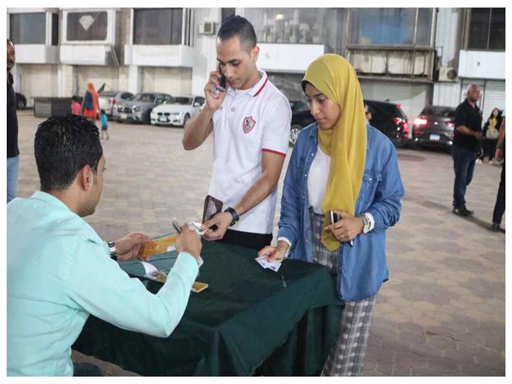 بالصور.. جماهير الزمالك تتوافد على مقر ناديها لشراء تذاكر مباراة ديكاداها بالصور.. جماهير الزمالك تتوافد على مقر ناديها لشراء تذاكر مباراة ديكاداها