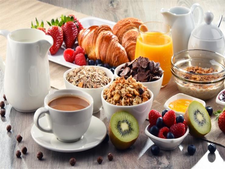 نرتكبها دون أن ندري.. 9 أخطاء على طاولة الطعام تسبب زيادة الوزن نرتكبها دون أن ندري.. 9 أخطاء على طاولة الطعام تسبب زيادة الوزن