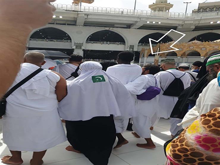 التقطها حاج من أستراليا.. كواليس صورة لرجل يساعد كفيفا في الطواف التقطها حاج من أستراليا.. كواليس صورة لرجل يساعد كفيفا في الطواف