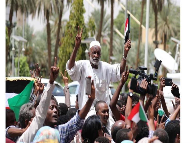 حميدتي: المجلس العسكري الانتقالي فى السودان سيلتزم بكل حرف باتفاق تقاسم السلطة حميدتي: المجلس العسكري الانتقالي فى السودان سيلتزم بكل حرف باتفاق تقاسم السلطة