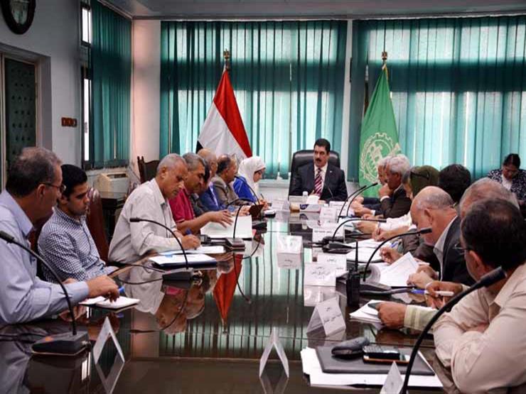 محافظ القليوبية يناقش تحديات مواجهة السحابة السوداء محافظ القليوبية يناقش تحديات مواجهة السحابة السوداء