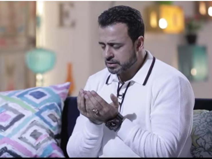 مصطفى حسني مناجياً ربه "ومضيت أبحث بين الخلق راحةً" مصطفى حسني مناجياً ربه "ومضيت أبحث بين الخلق راحةً"