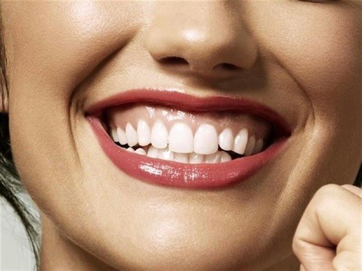 3 أسباب وراء الابتسامة اللثوية 3 أسباب وراء الابتسامة اللثوية
