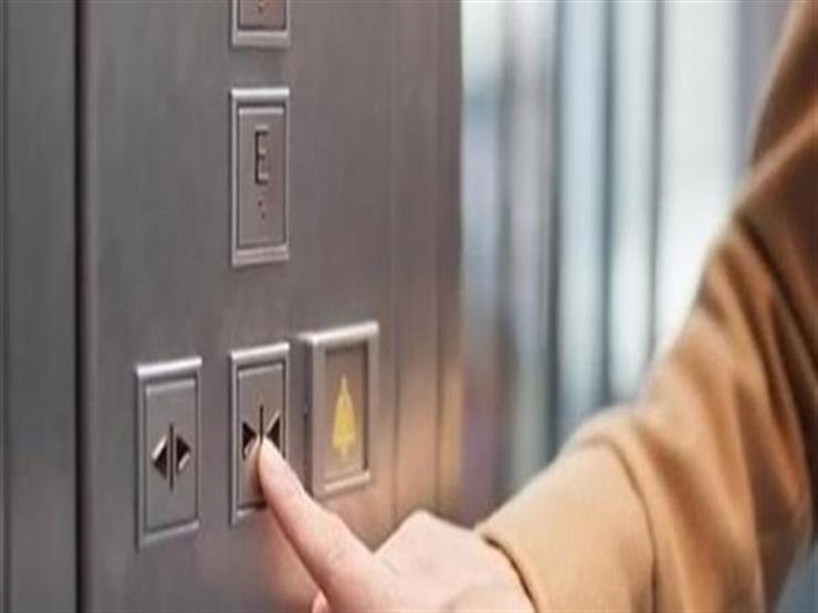 الحماية المدنية تنقذ حارس عقار تعطل به مصعد في مصر الجديدة الحماية المدنية تنقذ حارس عقار تعطل به مصعد في مصر الجديدة