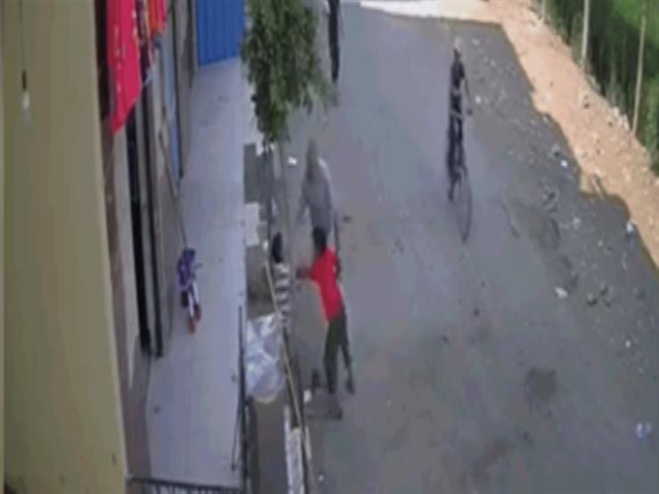 مصدر أمني يكشف ملابسات فيديو ضرب "طفل الشرقية" مصدر أمني يكشف ملابسات فيديو ضرب "طفل الشرقية"